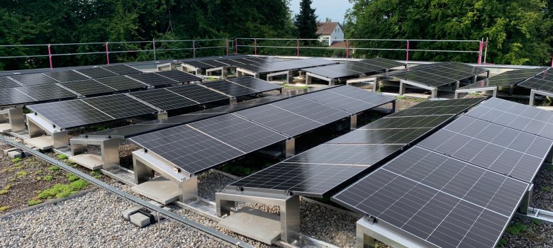 Solaranlagen auf dem Dach der Kita Hegenberg