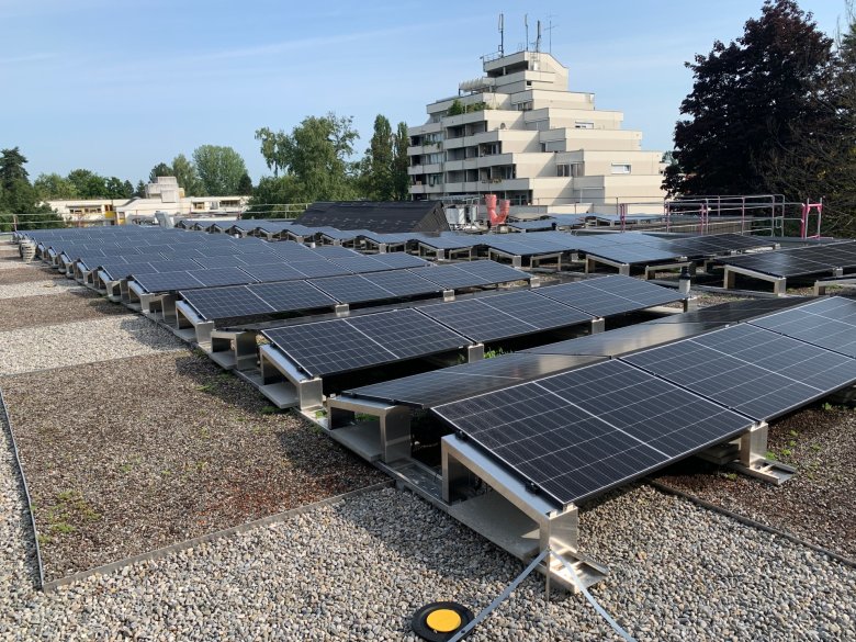 Solaranlagen auf dem Dach der Kita Hegenberg