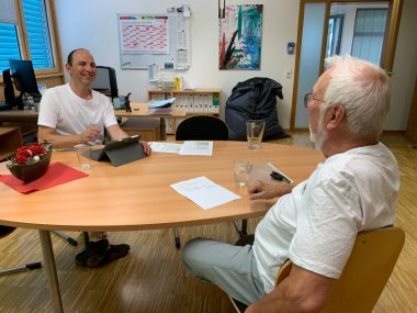 Das Bildungszentrum Meckenbeuren feierte am Donnerstag, 9. Juli 2026, sein 50-jähriges Bestehen – und damit zugleich ein Stück gelebte Gemeindegeschichte. Von 14:30 bis 19:00 Uhr lud die Schule am Theodor-Heuss-Platz zu einem großen Schulfest ein, das Vergangenheit, Gegenwart und Zukunft miteinander verband.