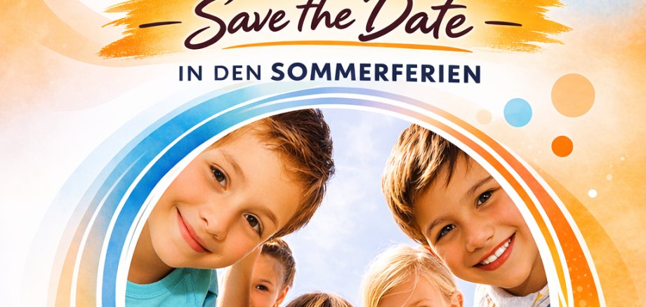 Fröhliche Kinder in Ferienlaune schauen aus einem Kreis Titelbild des Flyers