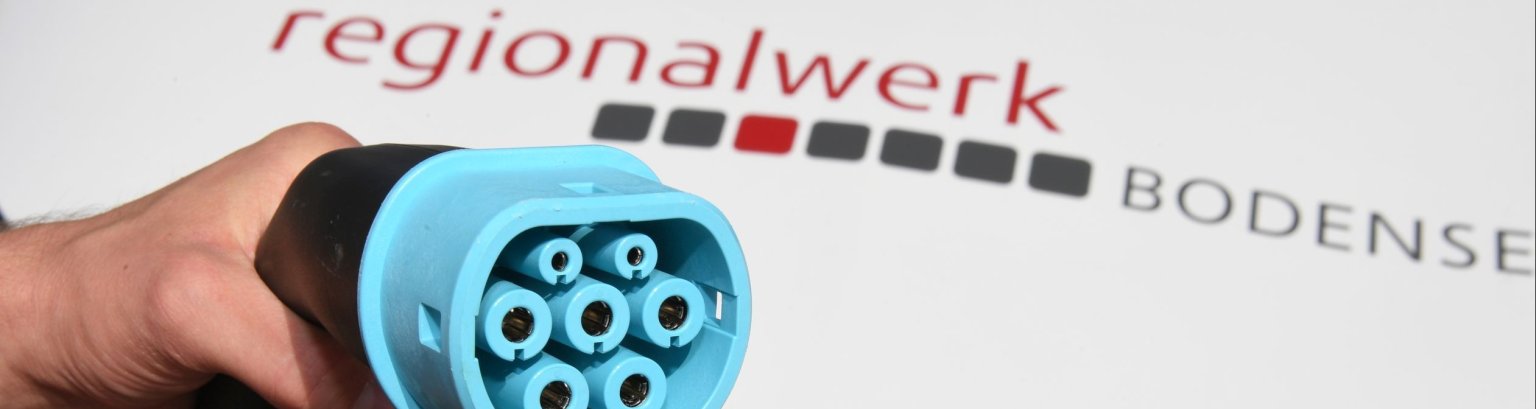 Panorama Meckenbeuren Kirche Alpen.jpg