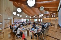 Kommunalpolitik Gemeinderat Sitzungssaal.jpg