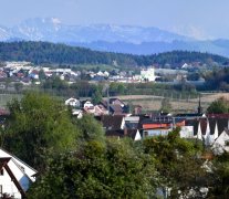 Panorama Meckenbeuren Kirche Alpen.jpg