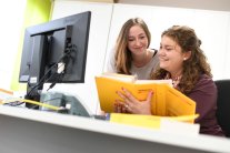 Ausbildung Schreibtisch Gesetz.jpg